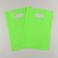 Sac en plastique avec poignée découpée à l'emporte-pièce blanc rose noir bleu sacs de marchandises en plastique