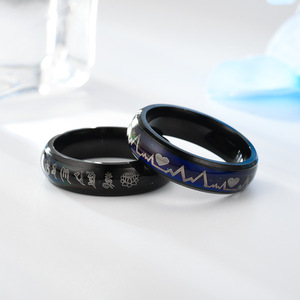 Anillo de Pareja de Acero Inoxidable con Patrón ECG y Mantra de Seis Caracteres, Estilo Retro Europeo y Americano, con Cambio de Temperatura - Product Image 3