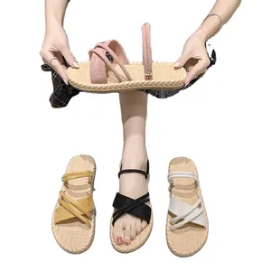 New Summer slippers soft soles for women with flat flats, non-slip beach shoes for home and outdoor use