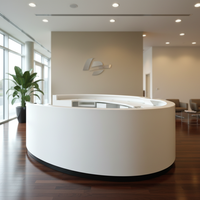 Bureau d'accueil Krion sur mesure de haute qualité, finition aspect pierre, toutes formes possibles pour hôtel, bureau, immeuble, hôpital, usage commercial