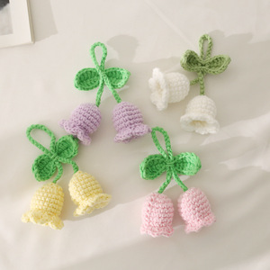 Ciondoli lavorati a mano con sacchetti in tessuto, campanelle, fiori, tessuti in lana e accessori floreali eterni - Product Image 1