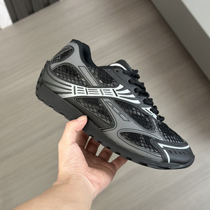 รองเท้าผู้ชายและผู้หญิง bottega ดีไซน์ใหม่ คุณภาพสูง ระบายอากาศได้ดี พื้นยางทนทาน รองเท้าผ้าใบหลากสี ทันสมัย veneta - Product Image 1