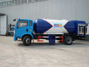 Sinotruk HOWO 4X4 6 roues 10 tonnes <span class=keywords><strong>12</strong></span>, 000L 10m3 citerne de ravitaillement en gaz de cuisson avec distributeur camion-citerne de Propane GPL - Product Image 4