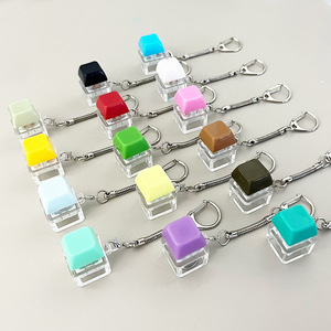 Porte-clés anti-stress coloré en forme de clavier, jouet de décompression pour clés, sacs et sacs à dos, breloques anti-stress en forme de bouton de clavier - Product Image 1