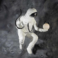 Sculpture d'astronaute dorée métallique, statue d'astronaute en fibre de verre polie, art spatial pour centre commercial et salle d'exposition