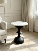 Mesa Auxiliar Escultural Clásica de Lujo con Pedestal de Madera Maciza y Tapa de Mármol Natural Blanco para Hotel, Villa, Sala de Estar, Dormitorio