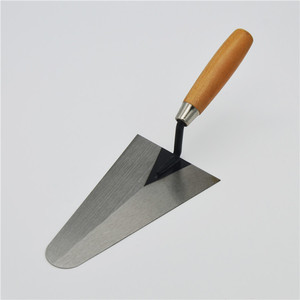 Truelle à plâtrer en acier avec manche en bois, qualité garantie - Product Image 1
