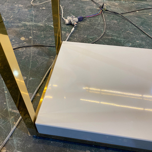 Moderno y Lujoso Exhibidor de Ropa Dorado con Luz LED, Soporte de Exhibición de Prendas para Boutique, Accesorio para Tienda Minorista - Product Image 5