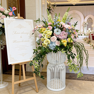 Arreglo Floral Artificial de Hortensias en Tonos Suaves y Realistas, Centro de Mesa para Bodas - Product Image 1