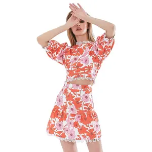 TWOTWINSTYLE Puff Sleeve Tops Eo Cao Váy Hoa In Ren Hai Mảnh Set Cho Phụ Nữ