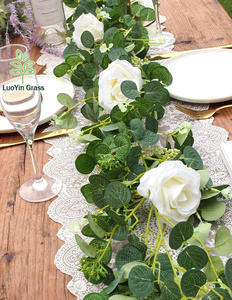 Guirlande d'eucalyptus avec <span class=keywords><strong>Ross</strong></span> blanc 6 pieds vignes artificielles fausse soie verte feuilles d'eucalyptus pour décor de toile de fond de mariage - Product Image 5
