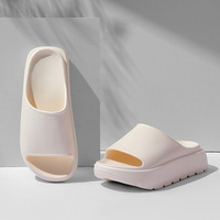 Vente en gros de pantoufles de maison personnalisées sandales d'intérieur pour femmes sandales à semelle épaisse eva chaussures diapositives chaussures pantoufles
