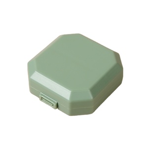 Portapillole in Plastica Resistente, Organizzatore Quadrato Portatile con 6 Scomparti, <span class=keywords><strong>Contenitore</strong></span> per <span class=keywords><strong>Capsule</strong></span> Nero - Product Image 4