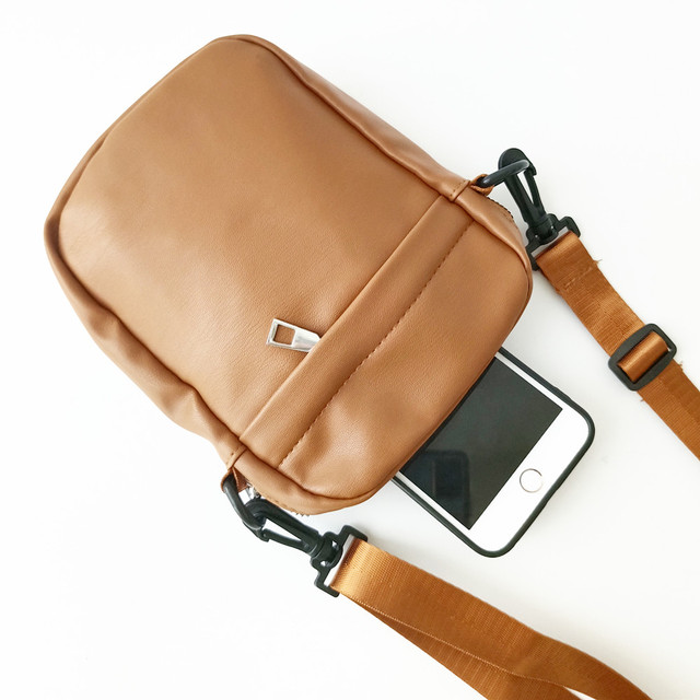 Simple Square Retro PU Leather Crossbody Shoulder Messenger Chest Bags for Women Men Mobile Phone Adjustable Sling Strap Unisex