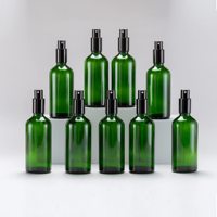 Bouteille en verre vert écologique de 100 ml avec pulvérisateur en aluminium noir brillant pour la vente en gros de toner pour soins de la peau, brume aux herbes