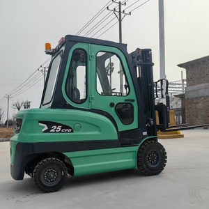 Sıcak Fırsat Kapalı Kabinli Dört Tekerlekli 2.5 <span class=keywords><strong>Ton</strong></span> Yüksek Verimli Lityum Bataryalı Forklift <span class=keywords><strong>4.5</strong></span> m Triplex Mastlı - Product Image 2