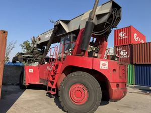 รถยกตู้คอนเทนเนอร์อิตาลี CVS Ferrari ขนาด 45 ตัน สำหรับใช้ในท่าเรือและลานจัดการตู้คอนเทนเนอร์ - Product Image 5