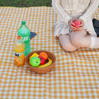 Vente en gros de tapis de pique-nique en tissu Oxford imperméable, anti-sable, pliable, pour le camping, la plage et le jardin