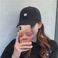 Moda en blanco no estructurado ajustable papá sombrero personalizado 6 paneles algodón liso M letra bordado Logo gorra de béisbol al por mayor