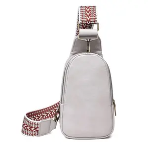Небольшой минимальный заказ, прочный рюкзак через плечо из искусственной кожи с уникальным ремешком с вышивкой