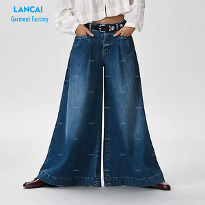 Jeans pour femmes personnalisés, écologiques, coupe droite, taille basse, bleu clair uni, décontractés, avec effet délavé et ceinture boutonnée - Product Image 2