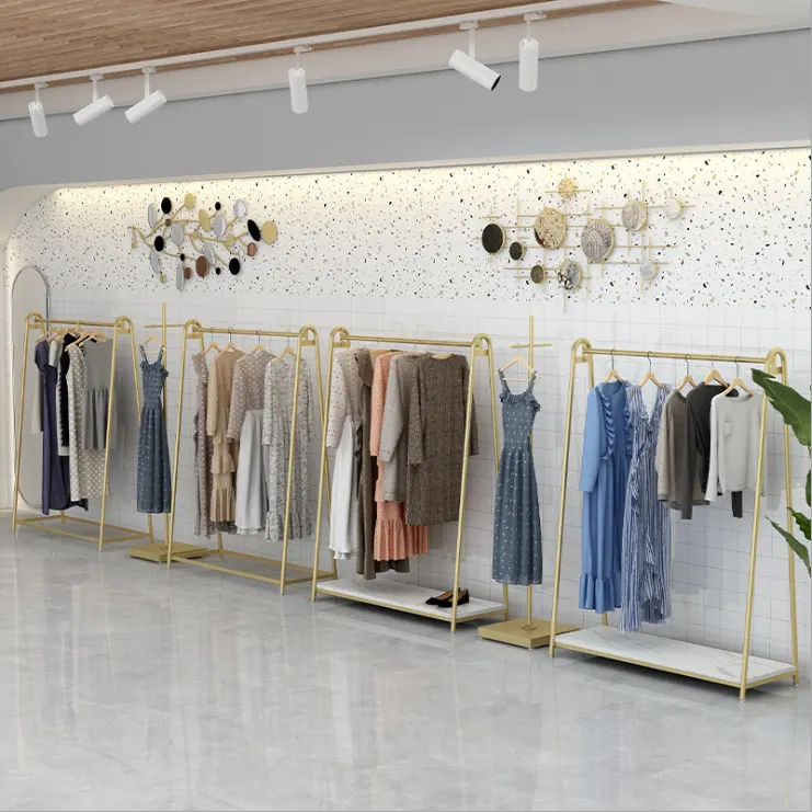 متجر الأزياء التصميم الداخلي الملابس عرض رفوف معدنية جدار جبل رف للملابس ملابس الاطفال المتاجر