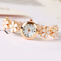 Montre-bracelet décontractée pour femme, écologique, en acier inoxydable à quartz, avec motif trèfle à quatre feuilles et fleur à cinq pétales