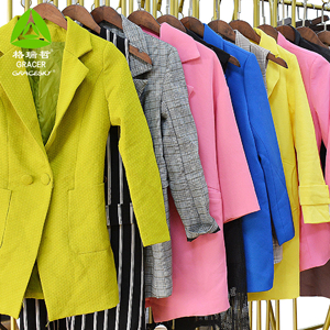 Cappotto Invernale da <span class=keywords><strong>Donna</strong></span>, Abbigliamento Usato di Marca, <span class=keywords><strong>Vestiti</strong></span> di Seconda Mano dalla Malesia - Product Image 1