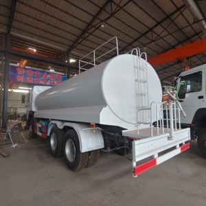 Semi-remorque citerne à carburant robuste, stockage d'eau 15001-30000L Fengniao 6X4 - Product Image 1