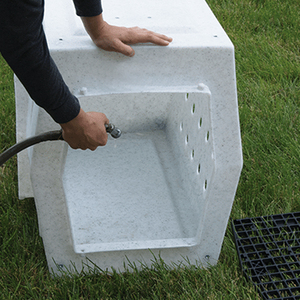 ODM OEM 塑料工厂 LDPE 滚压成型户外狗窝 耐用旋转成型金属门 环保型重型 JSM - Product Image 5