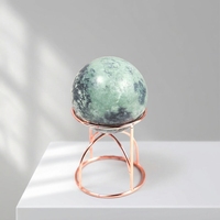 Sphère en pierre polie en gros avec support en métal or rose, boule ronde, décoration d'intérieur, ornement de table