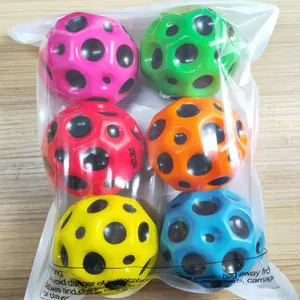 Bola de espuma PU multi-buraco para esportes coral anti-stress, bola de brinquedo de apertar, bola espacial de salto alto de 7 cm