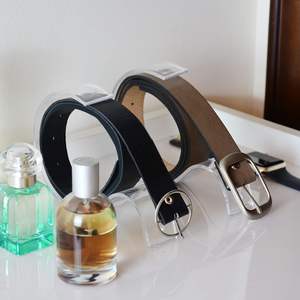 Exhibidor y Soporte de Cinturones de Acrílico Transparente de Alta Calidad, Moderno y Personalizable para Uso en Tiendas - Product Image 5