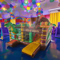 Structure gonflable de Noël de haute qualité conforme à la norme ASTM USA pour aire de jeux