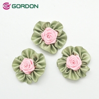 Rosettes multicolores Fleurs artificielles Ruban en tissu Rose Petits nœuds en ruban Roses Fleurs avec feuille Ornement artisanal pour la couture