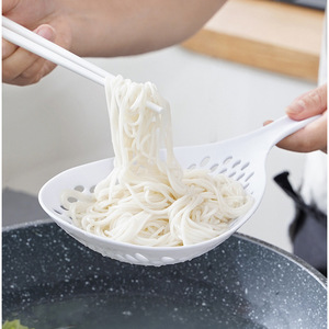 Passoire de cuisine transfrontalière à long manche pour nouilles, boulettes, wontons et riz gluant - Product Image 1