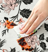 Nappe en PVC avec envers en flanelle non tissée à motifs floraux, designs blancs et noirs, résistante à l'huile et à l'eau, en rouleau