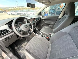 Auto Usate 2017 2018 2019 <span class=keywords><strong>Volkswagen</strong></span> VW <span class=keywords><strong>T</strong></span>-<span class=keywords><strong>Cross</strong></span> Tharu 280TSI 1.4L Turbo Comfort Automatico SUV Compatto Economico - Product Image 5