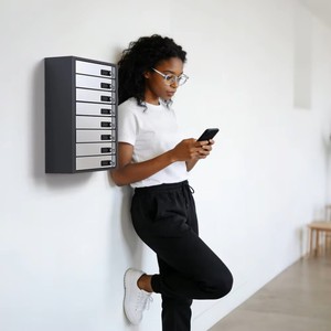 Casier de recharge mobile TIA à <span class=keywords><strong>8</strong></span> compartiments avec serrure de porte à code numérique et kit solaire en option pour usage collectif, design écologique - Product Image 1