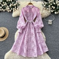 Robe décontractée élégante pour femme, coupe trapèze, col montant, manches longues bouffantes, jacquard floral, avec découpe à la taille