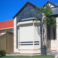 Volets roulants en aluminium sur mesure, modernes, élégants, télécommandés, durables et résistants au vent pour hôtels