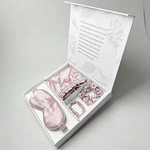 Coffret Cadeau Masque de Sommeil Élastique Ultra Doux en Soie de Mûrier 6A de Luxe, Comprend Masque pour <span class=keywords><strong>les</strong></span> <span class=keywords><strong>Yeux</strong></span>, Chouchou pour Cheveux, <span class=keywords><strong>Bandeau</strong></span>, Idéal pour <span class=keywords><strong>les</strong></span> Voyages et la Nuit - Product Image 5