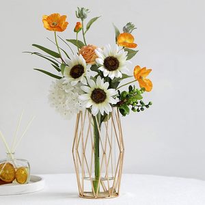 Vase à fleurs en métal de luxe Conception artistique sans corrosion pour des espaces intérieurs minimalistes et contemporains modernes - Product Image 1