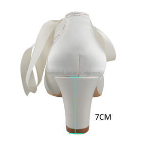 <span class=keywords><strong>Botines</strong></span> de boda de marfil de tacón grueso personalizados, botas bordadas de marfil, <span class=keywords><strong>botines</strong></span> nupciales con punta cerrada - Product Image 4