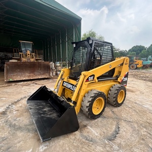 Chargeuse compacte sur pneus CAT 226B d'occasion, Caterpillar d'origine, faible nombre d'heures, bien entretenue, pour travaux agricoles et de construction, en stock, prête à être expédiée - Product Image 6
