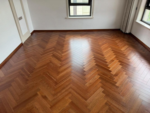 Plancher en bois d'ingénierie à chevrons en noyer noir à trois couches multicouches lisses à clic personnalisé pour la cuisine - Product Image 6