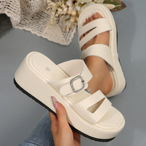 Sandales d'été pour femmes 2026 Nouvelle Collection Tendance Facile à Assortir Décontractées à Semelle Épaisse pour la Plage et le Bord de Mer - Product Image 2