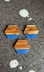 Ensemble de dessous-de-verre en bois et résine naturelle faits à la main, cadeau idéal pour les amis, la famille ou les collègues, ajoutant du charme à la maison ou au bureau - Product Image 4