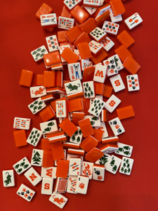 Fichas de Mahjong de Cristal Acrílico Rojo Americano Moderno de Lujo, Fichas de Mahjong Let's Go Tigers, 160 Piezas para Entretenimiento - Product Image 1