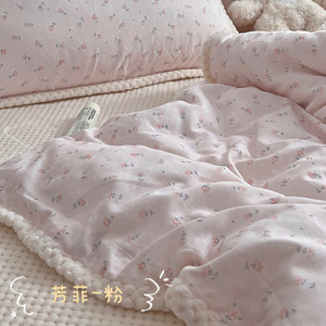 Ensemble de literie en coton doublé de polaire, chaud pour l'hiver, quatre pièces avec imprimé floral pour un sommeil confortable - Product Image 1